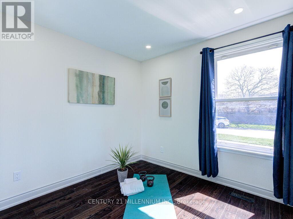 214 FOLKSTONE CRESCENT — photo 19