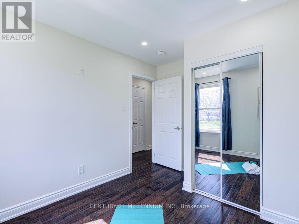 214 FOLKSTONE CRESCENT — photo 20