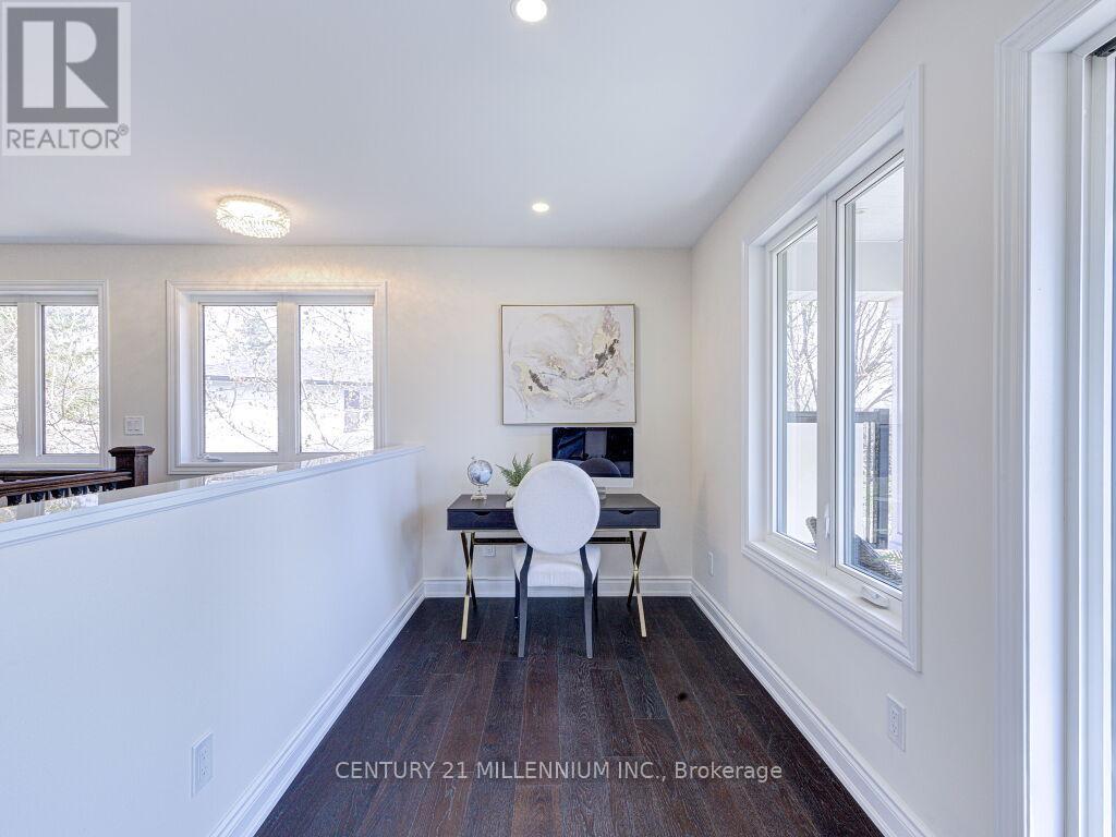 214 FOLKSTONE CRESCENT — photo 24