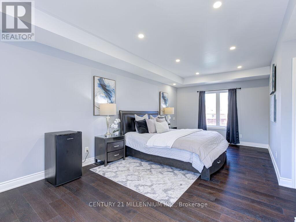 214 FOLKSTONE CRESCENT — photo 25