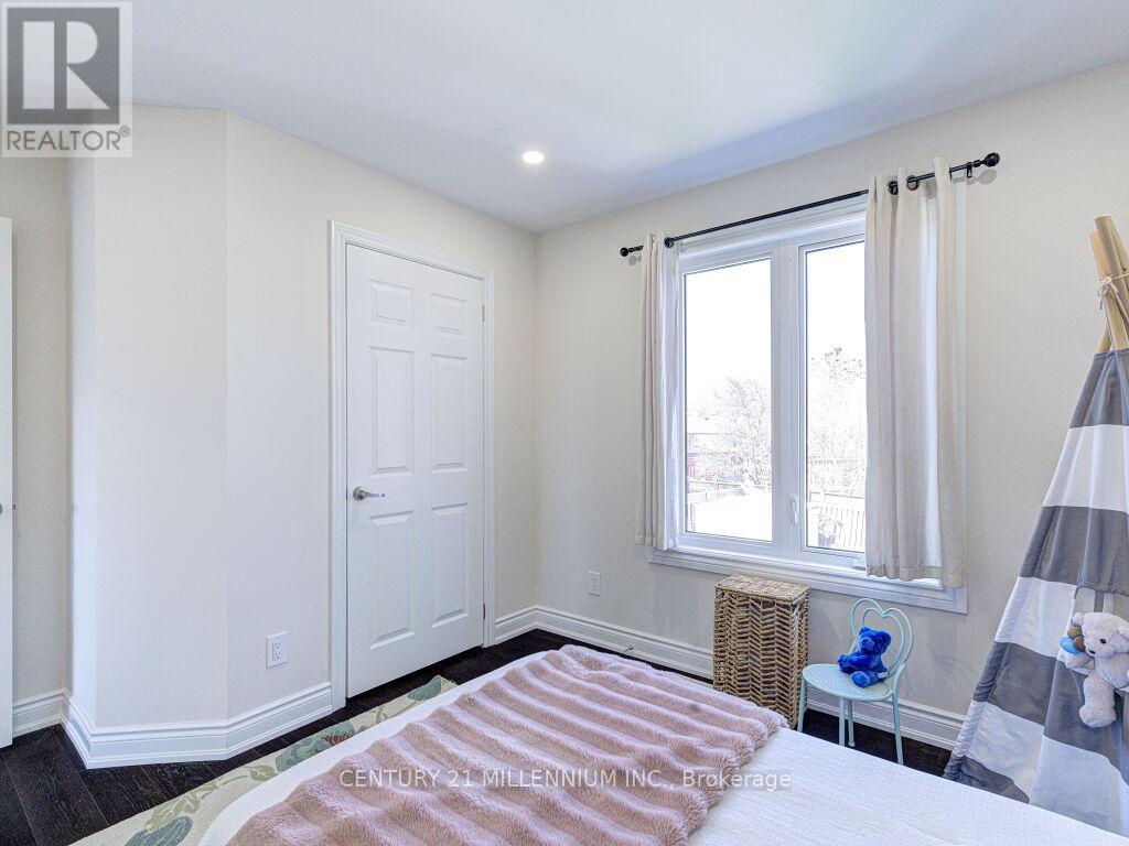 214 FOLKSTONE CRESCENT — photo 33