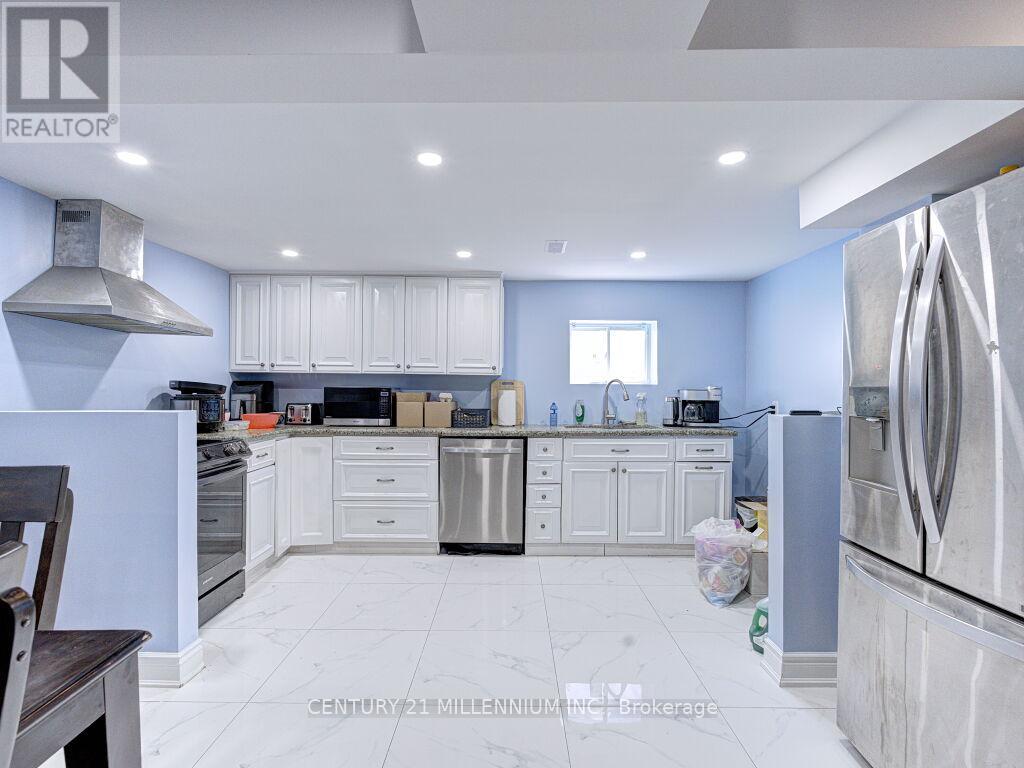 214 FOLKSTONE CRESCENT — photo 35