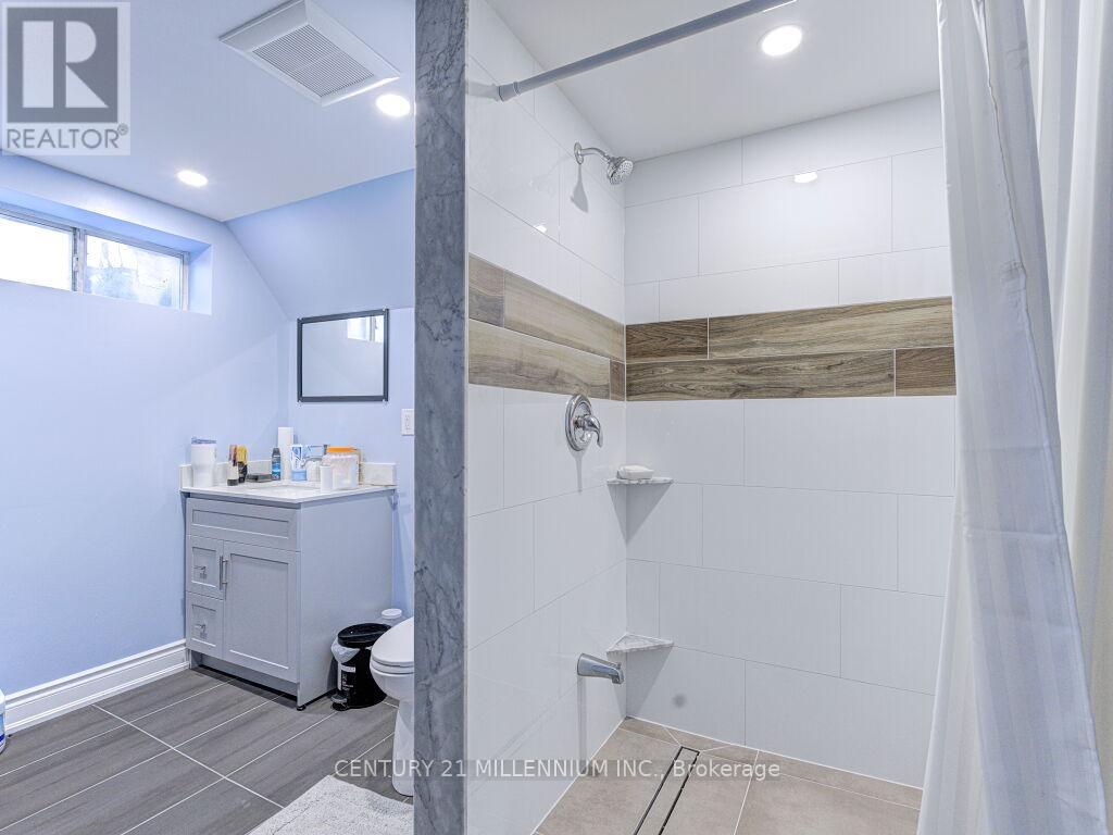 214 FOLKSTONE CRESCENT — photo 41