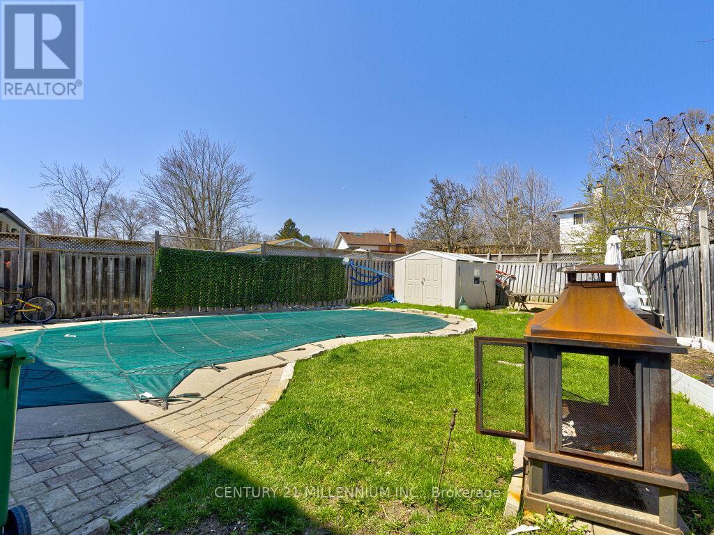 214 FOLKSTONE CRESCENT — photo 44