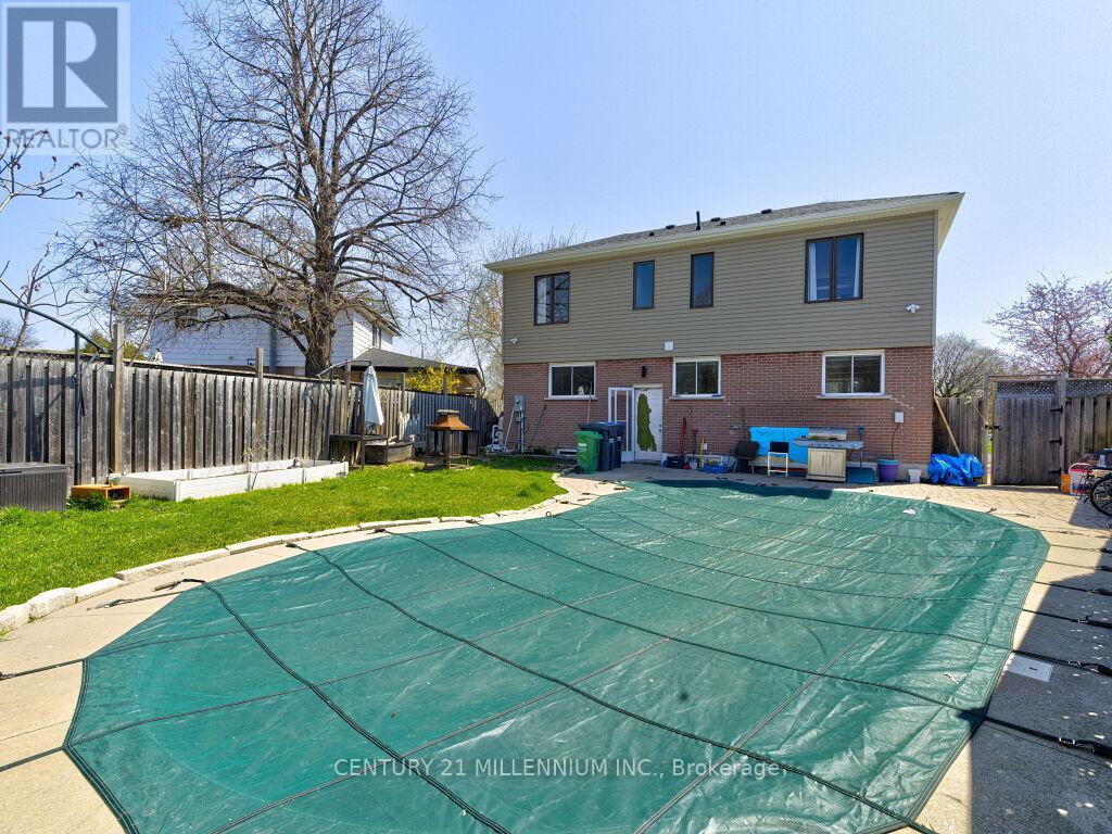 214 FOLKSTONE CRESCENT — photo 45