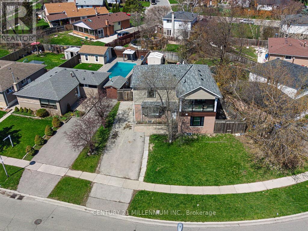 214 FOLKSTONE CRESCENT — photo 47