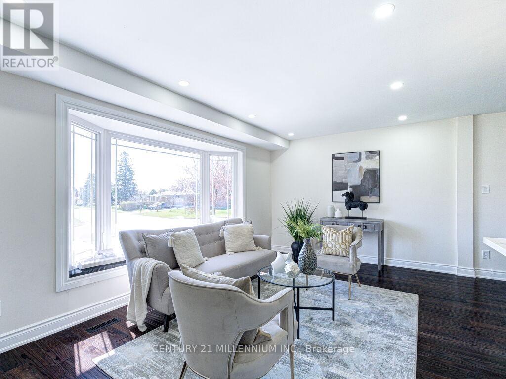 214 FOLKSTONE CRESCENT — photo 5