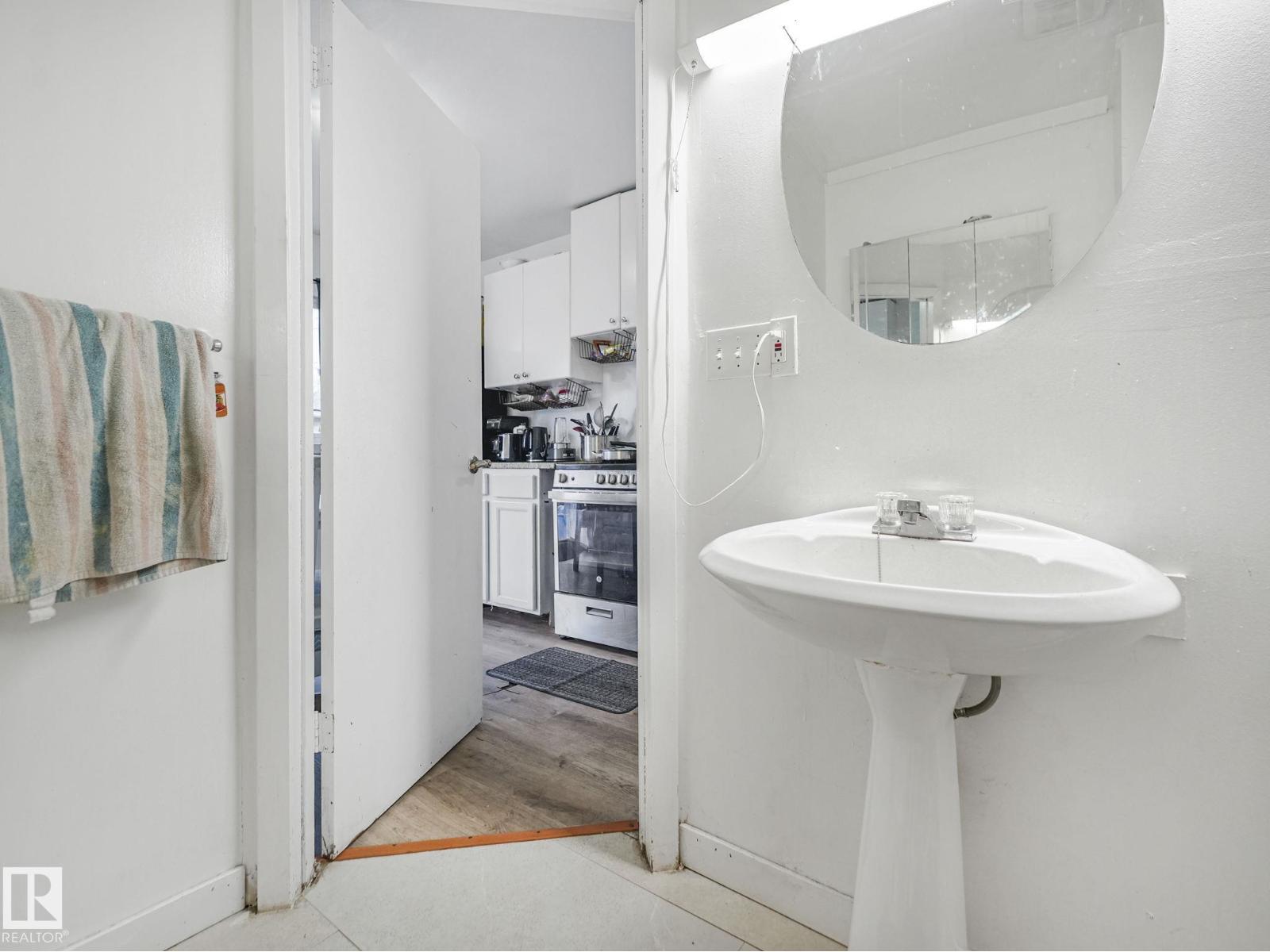 9632 106A AV NW, Edmonton