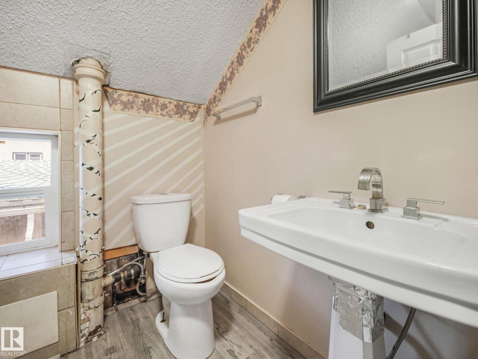 9632 106A AV NW, Edmonton