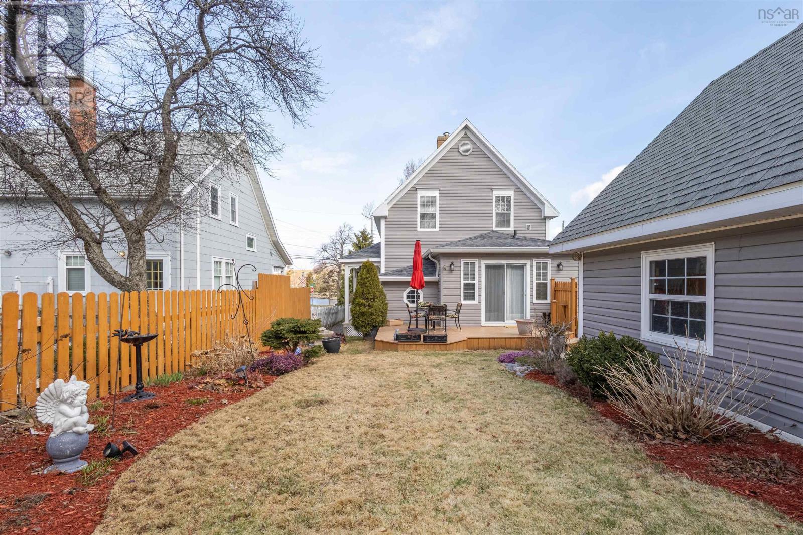 Property 16 of 24 of 102 Crescent Street, B1S 2Z8 Street