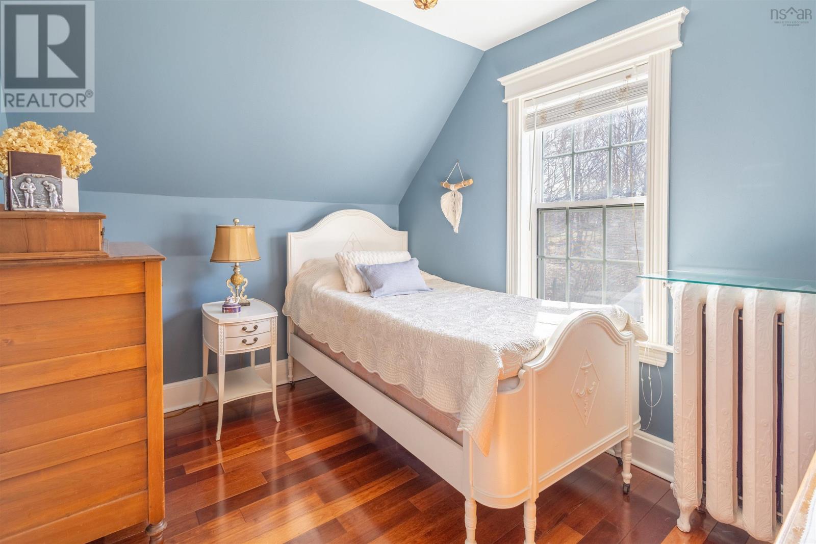 Property 12 of 24 of 102 Crescent Street, B1S 2Z8 Street