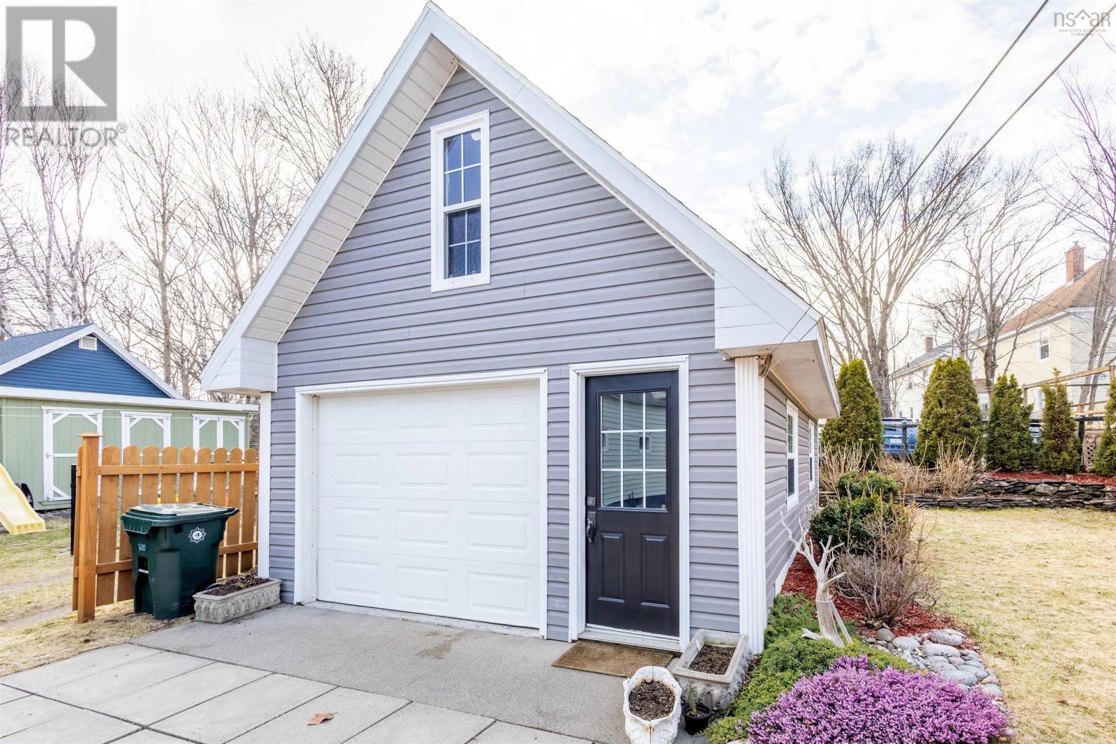 Property 21 of 24 of 102 Crescent Street, B1S 2Z8 Street