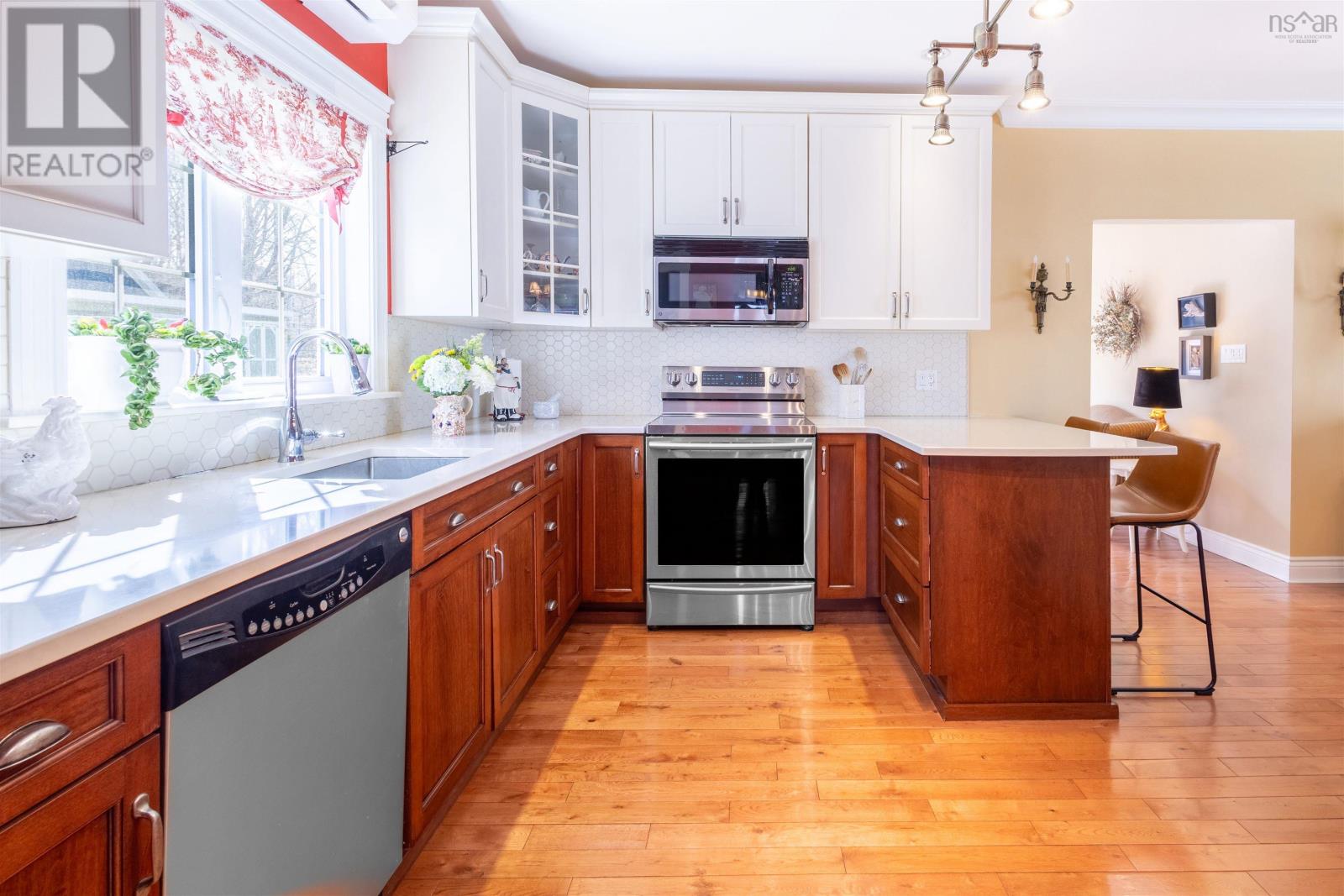 Property 2 of 24 of 102 Crescent Street, B1S 2Z8 Street