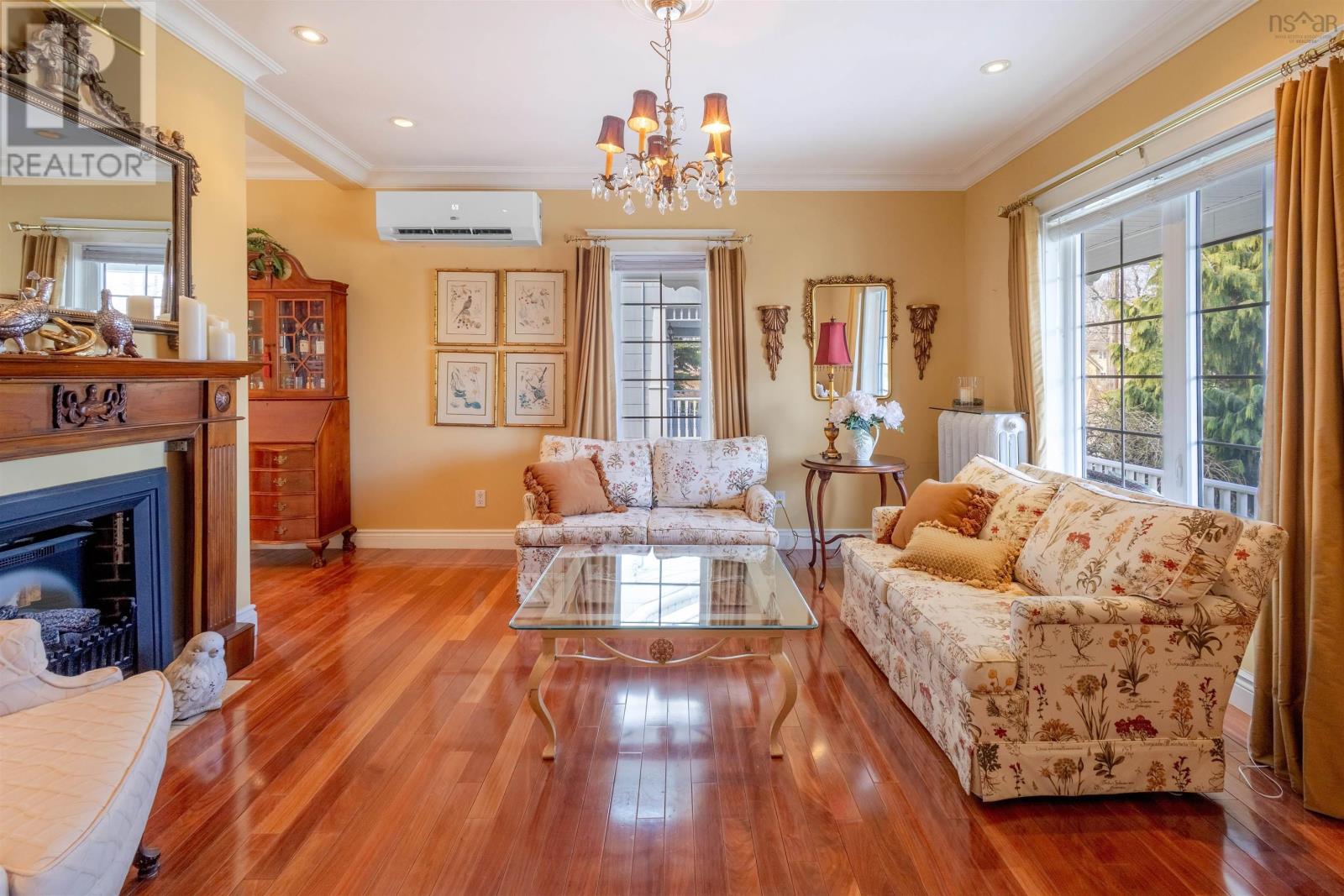 Property photo of 102 Crescent Street, B1S 2Z8 Street