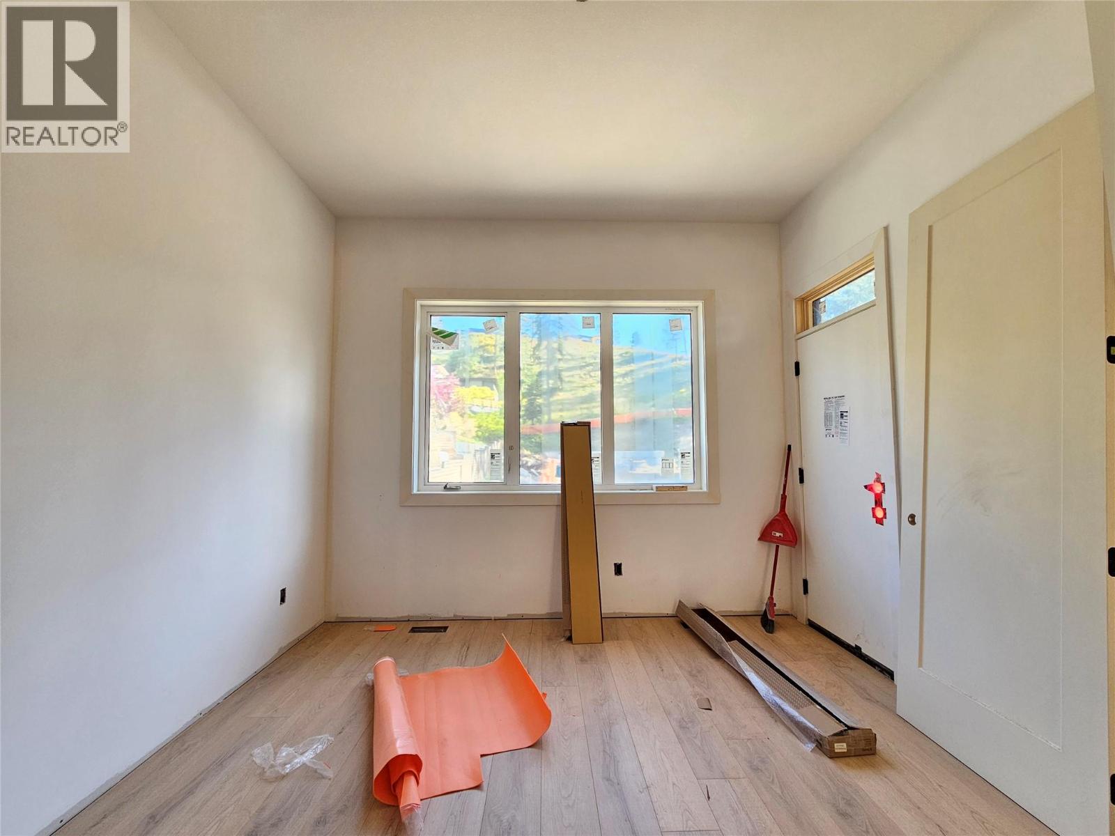 1 757 Barnaby Road, Kelowna