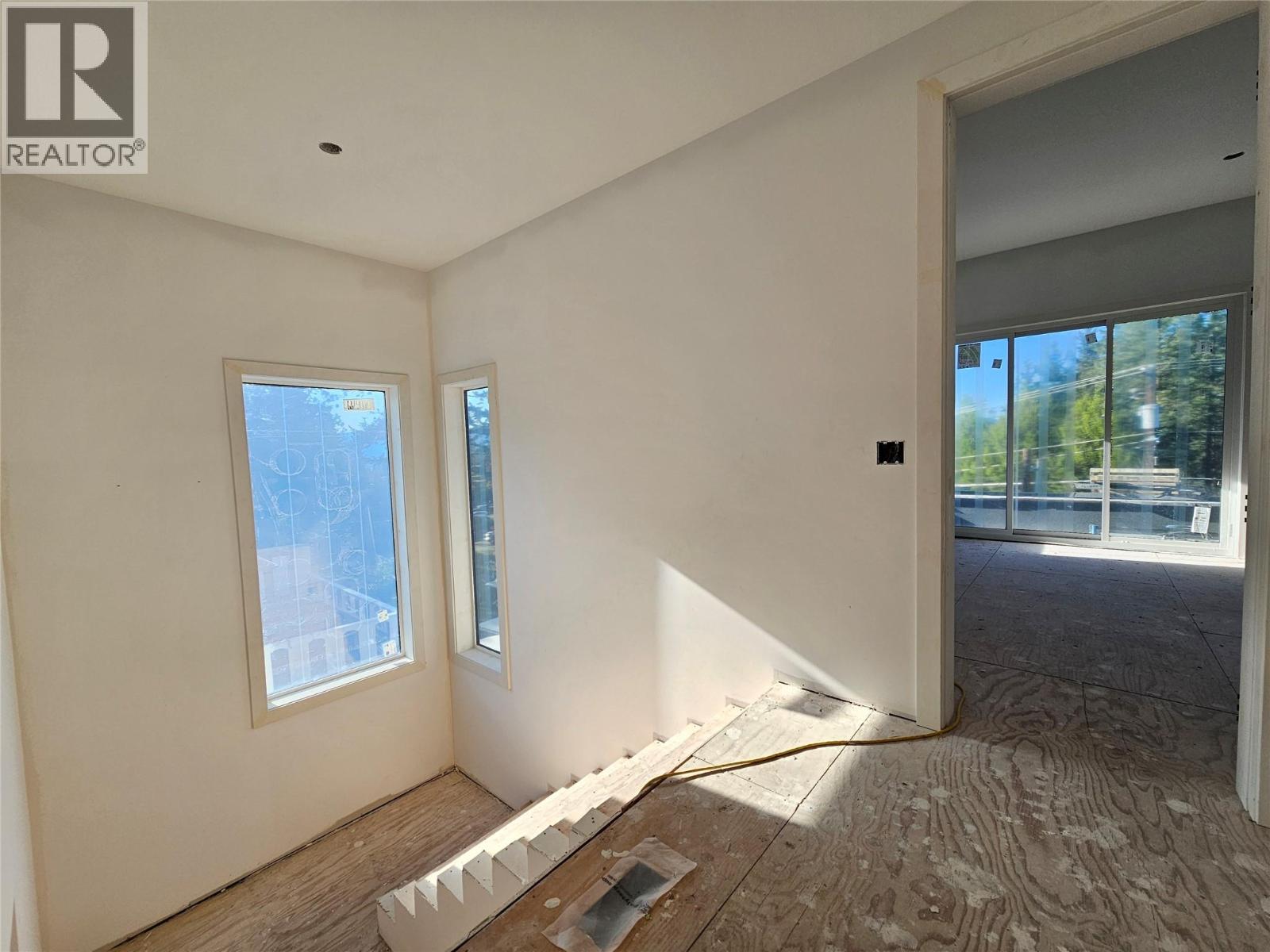 1 757 Barnaby Road, Kelowna