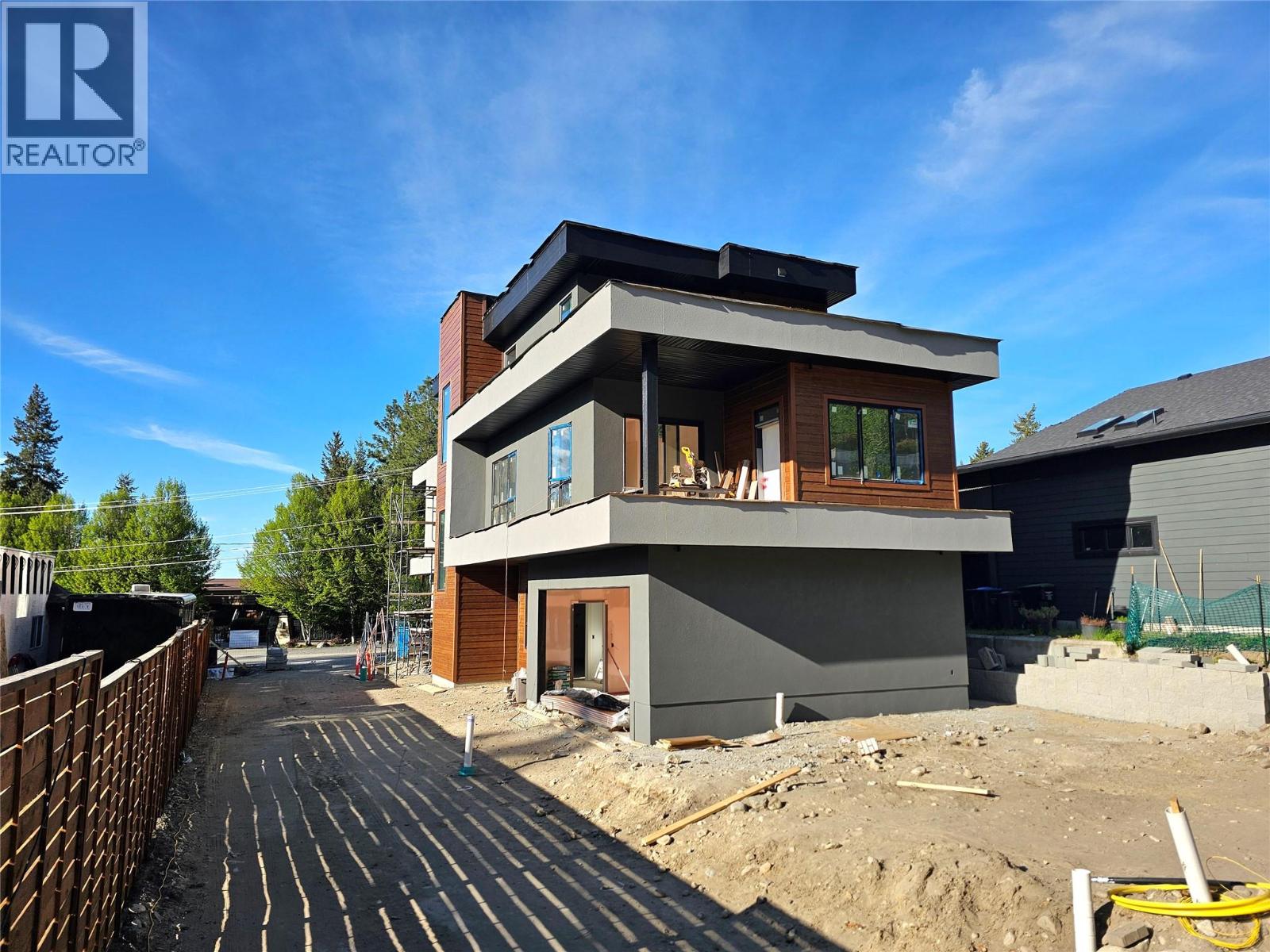 1 757 Barnaby Road, Kelowna