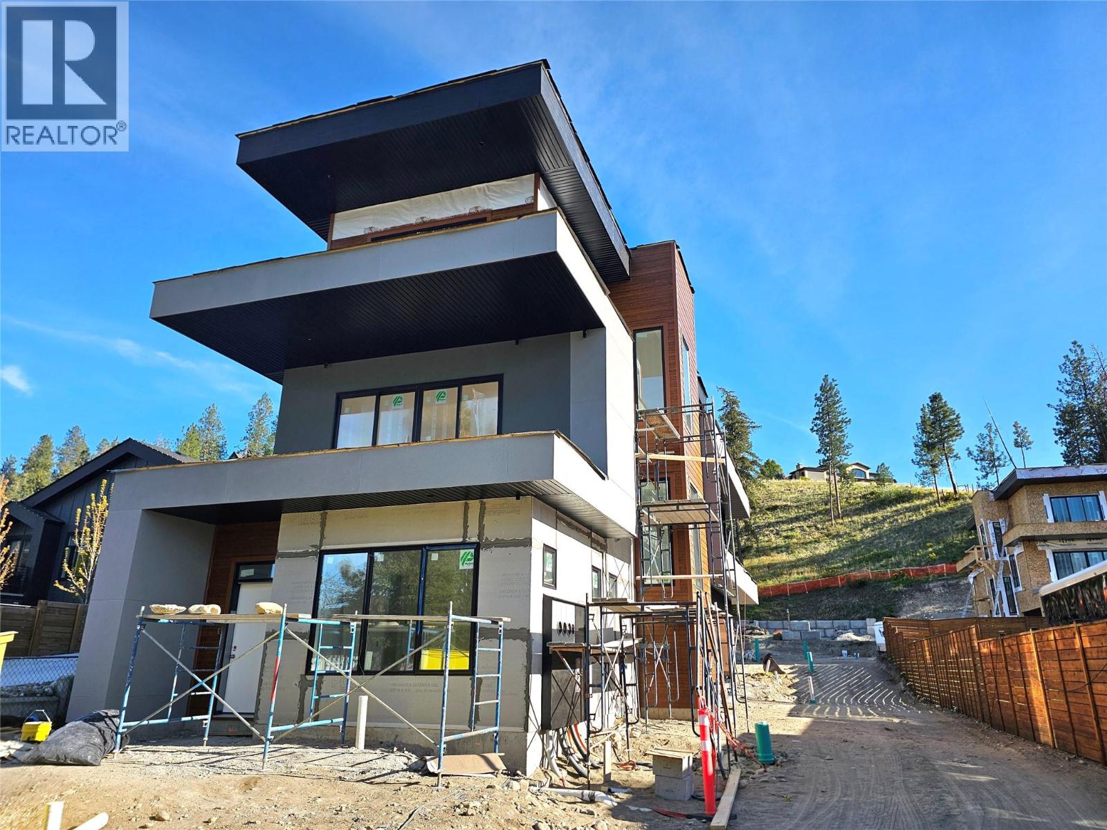 1 757 Barnaby Road, Kelowna