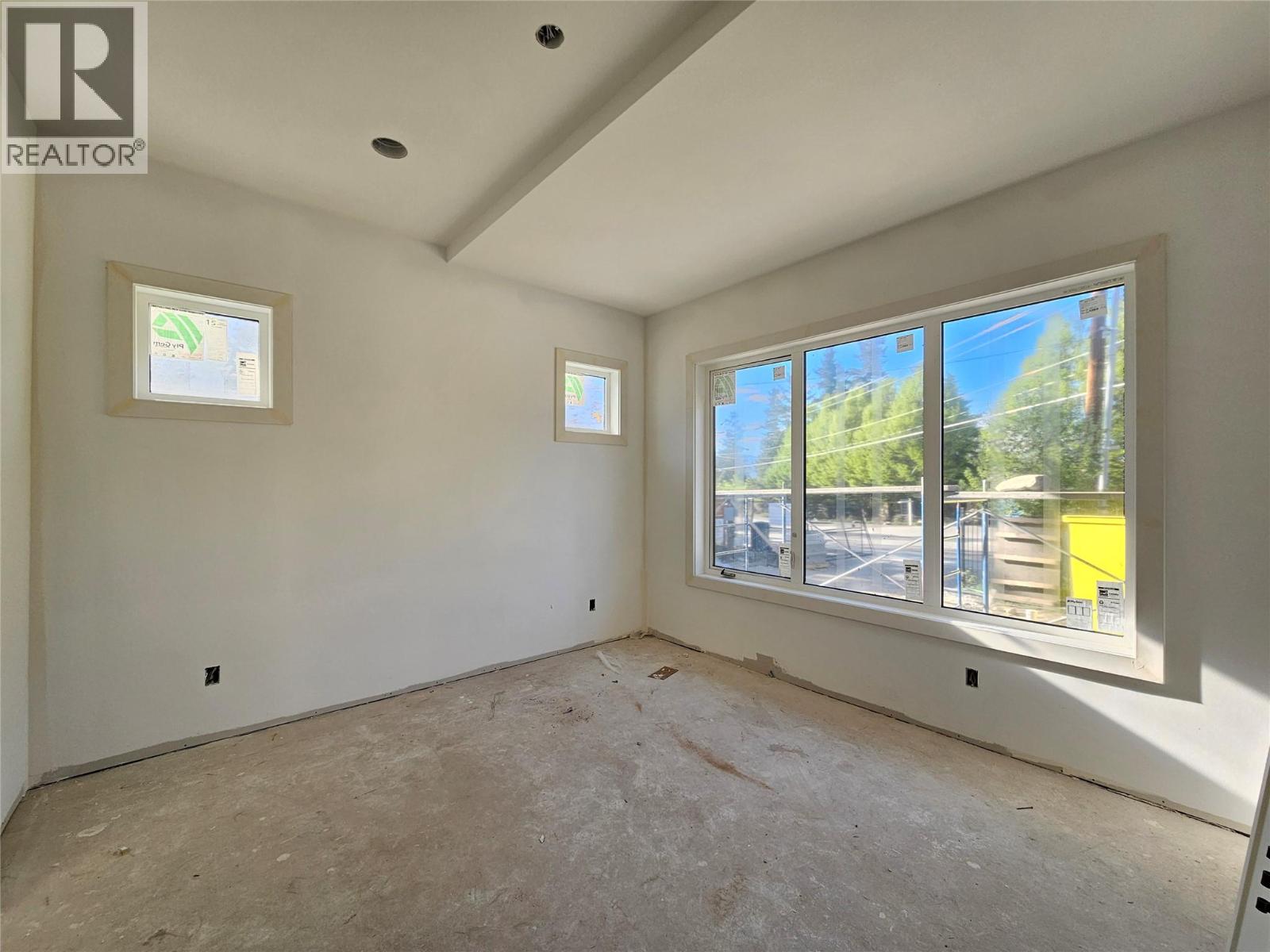 1 757 Barnaby Road, Kelowna
