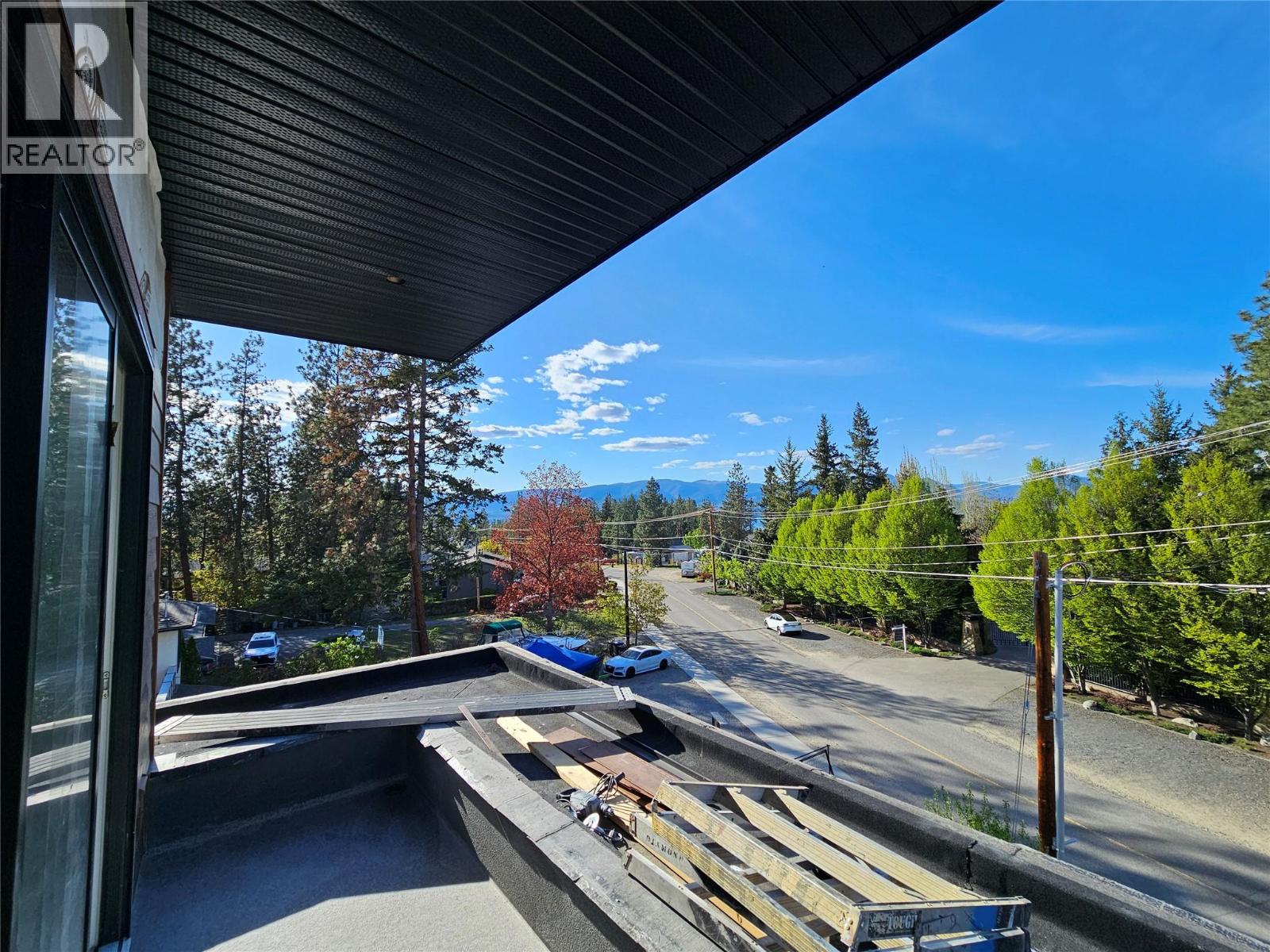 1 757 Barnaby Road, Kelowna