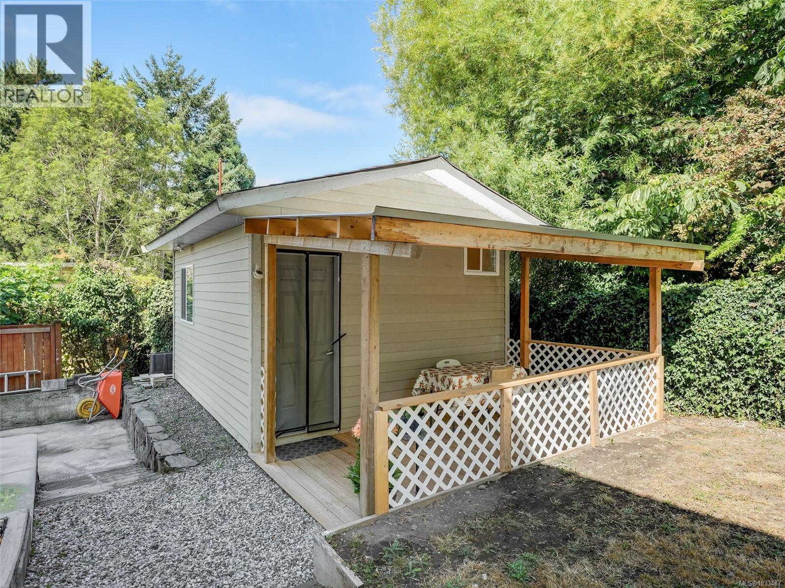 948 McKenzie Ave - 28