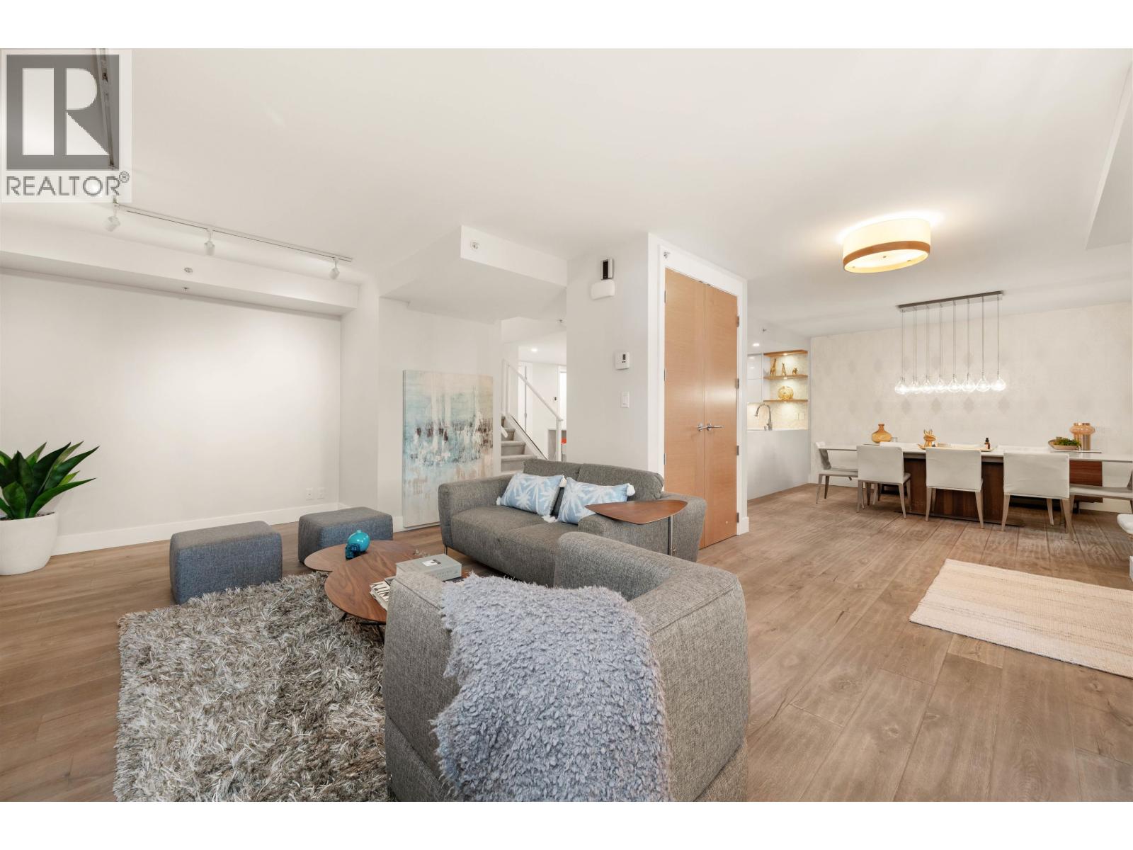 595 BEACH CRESCENT, Vancouver