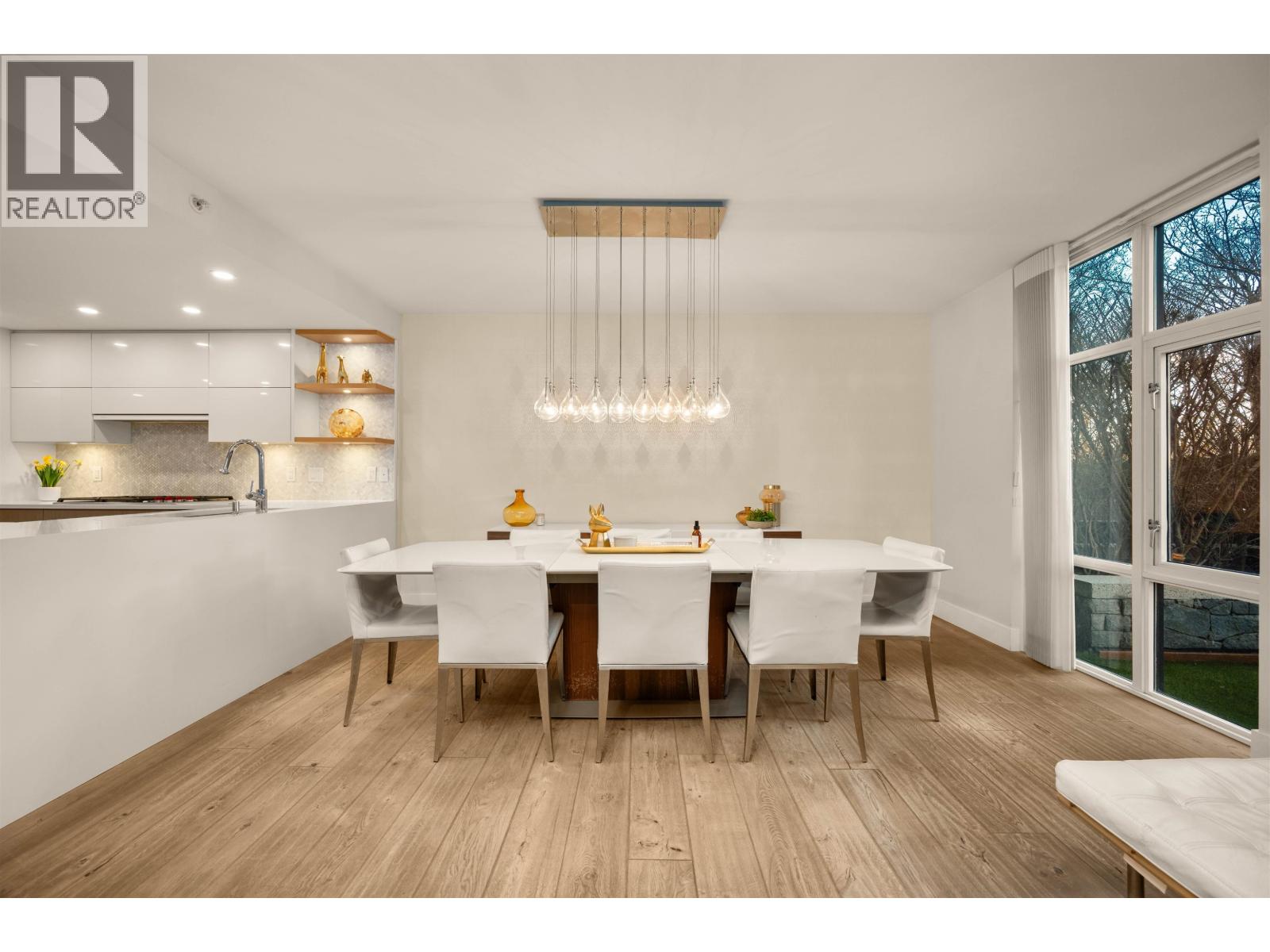 595 BEACH CRESCENT, Vancouver