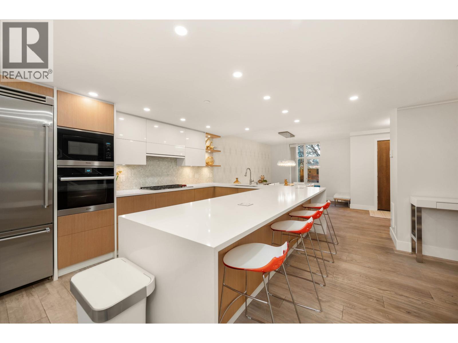 595 BEACH CRESCENT, Vancouver