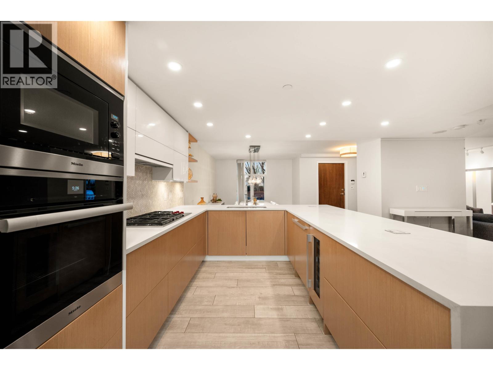 595 BEACH CRESCENT, Vancouver