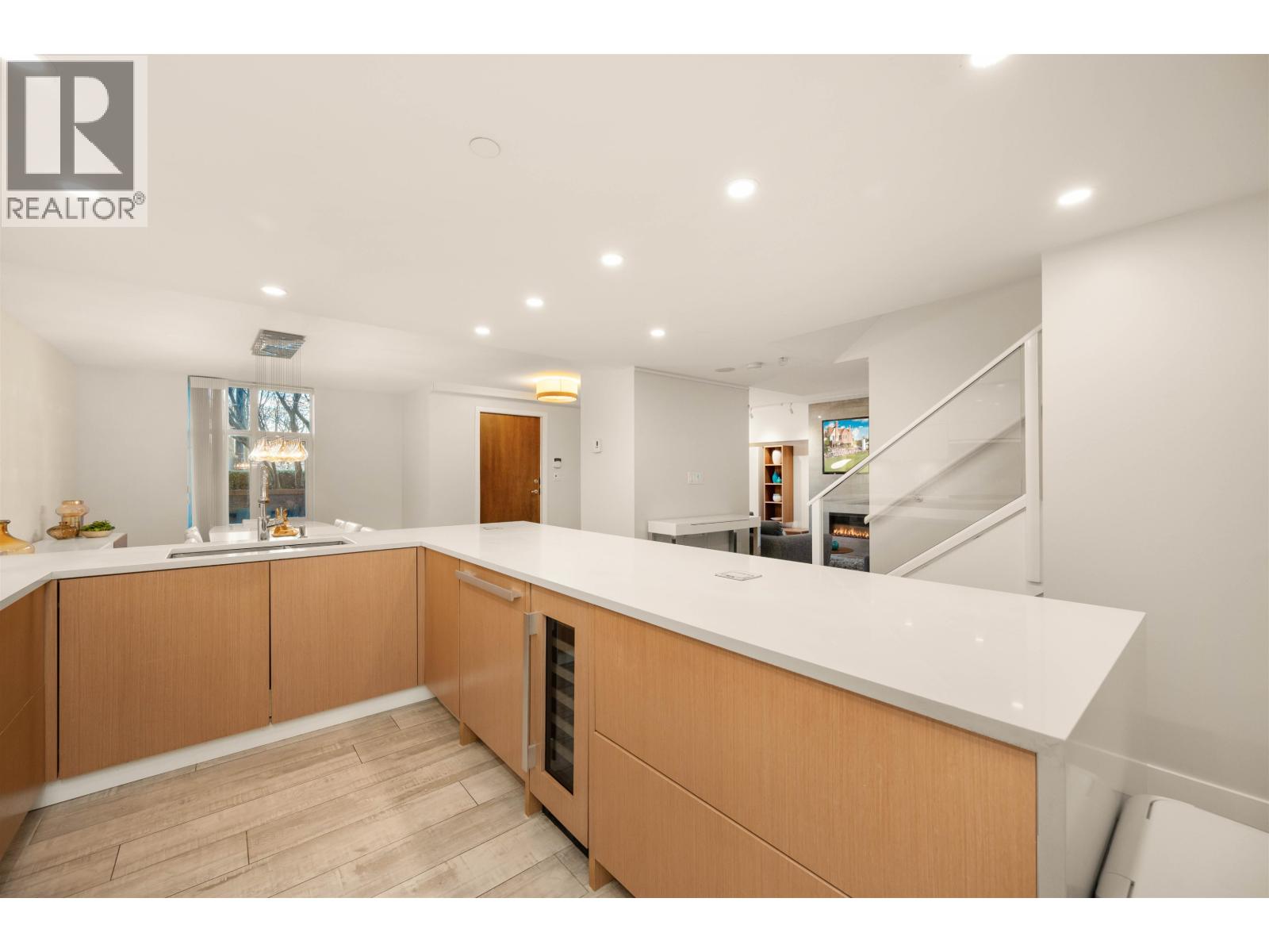595 BEACH CRESCENT, Vancouver