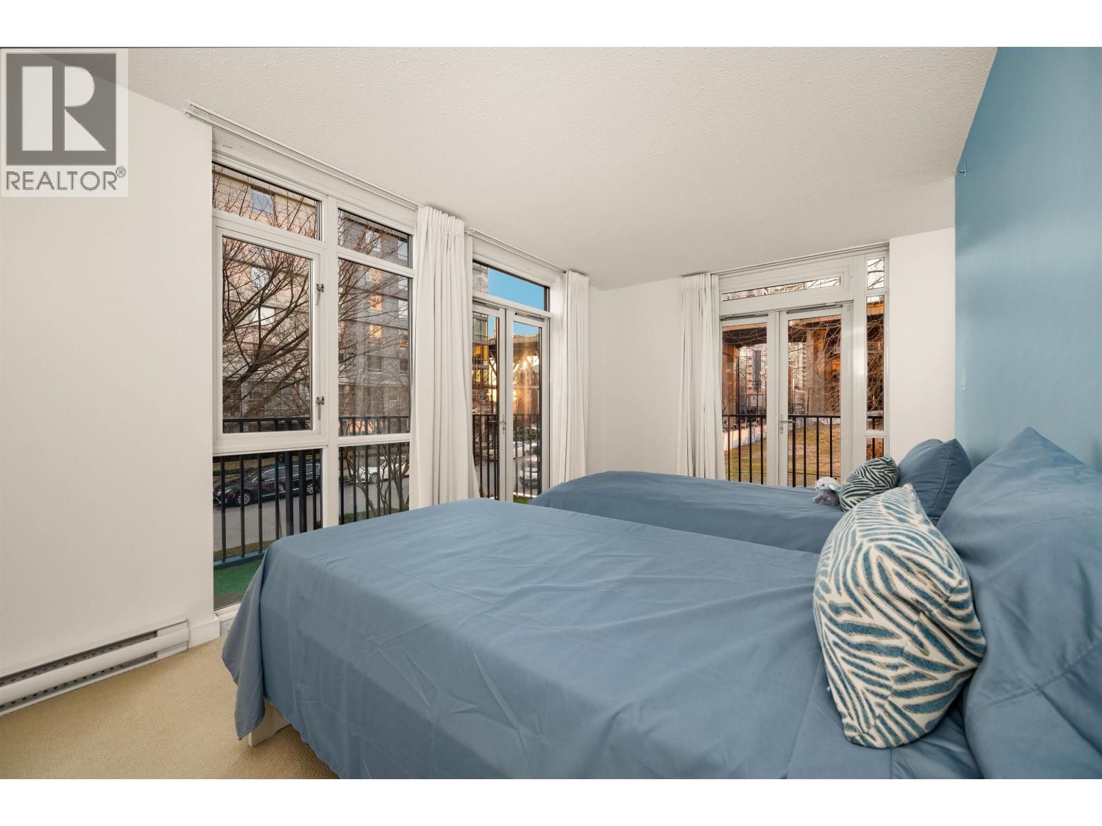 595 BEACH CRESCENT, Vancouver