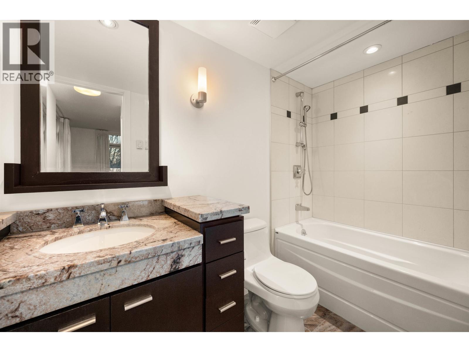 595 BEACH CRESCENT, Vancouver