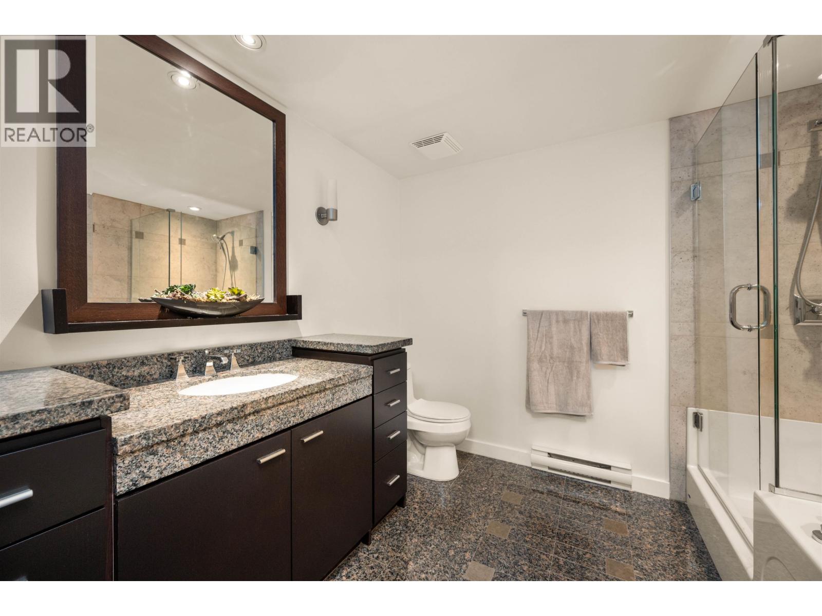 595 BEACH CRESCENT, Vancouver