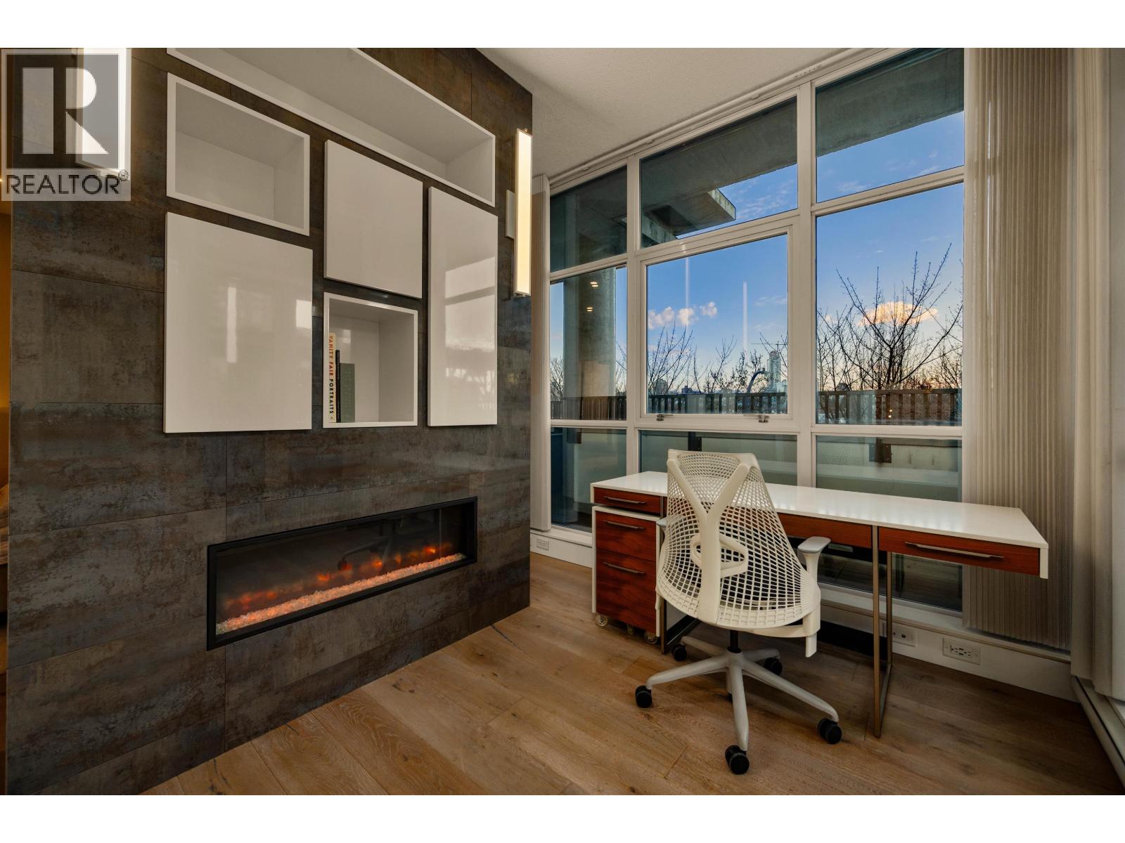 595 BEACH CRESCENT, Vancouver