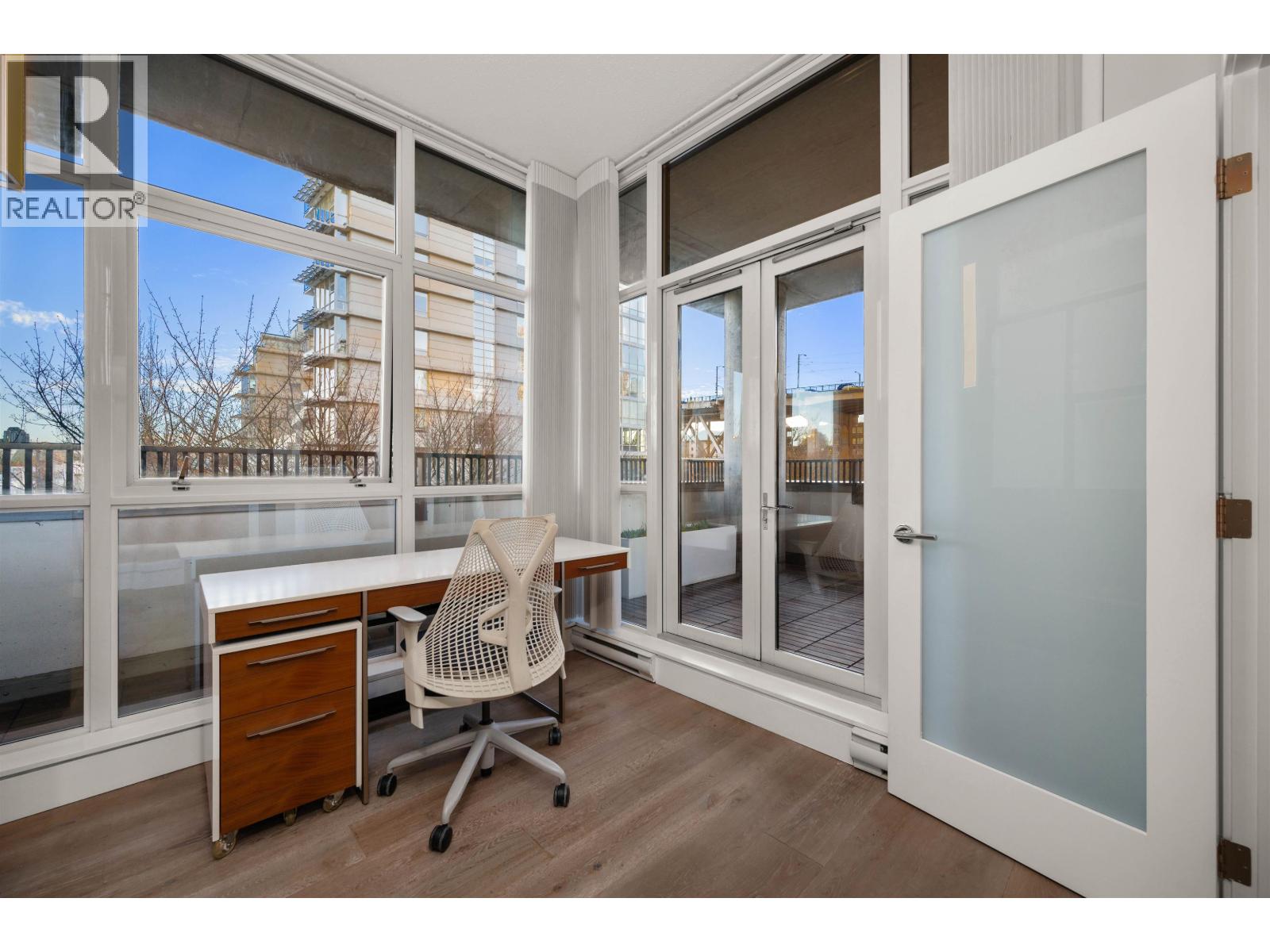 595 BEACH CRESCENT, Vancouver