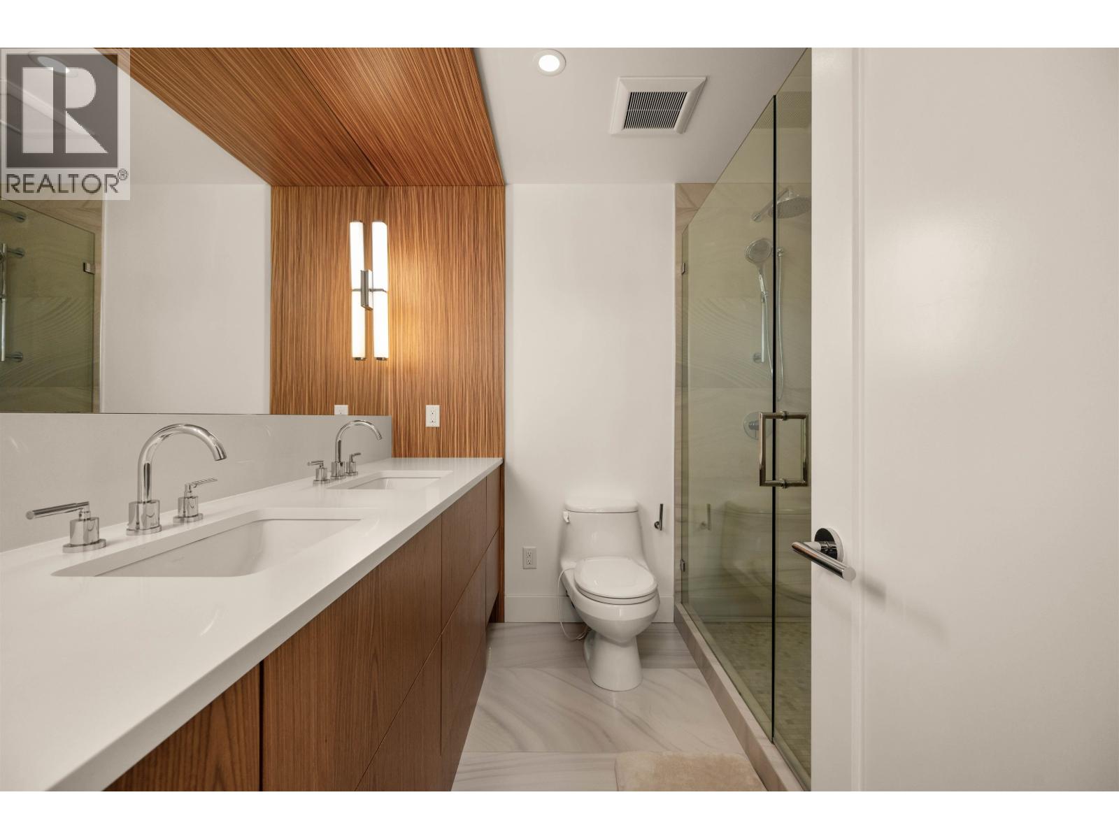 595 BEACH CRESCENT, Vancouver