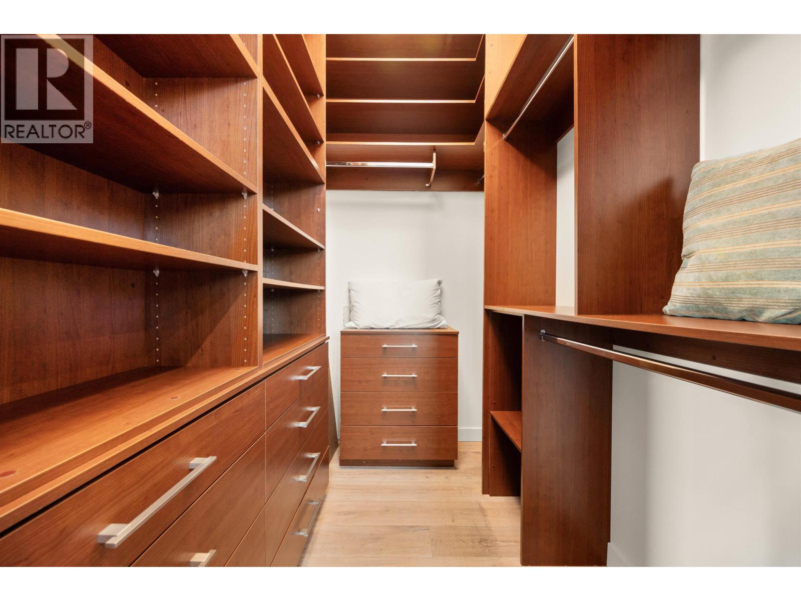 595 BEACH CRESCENT, Vancouver
