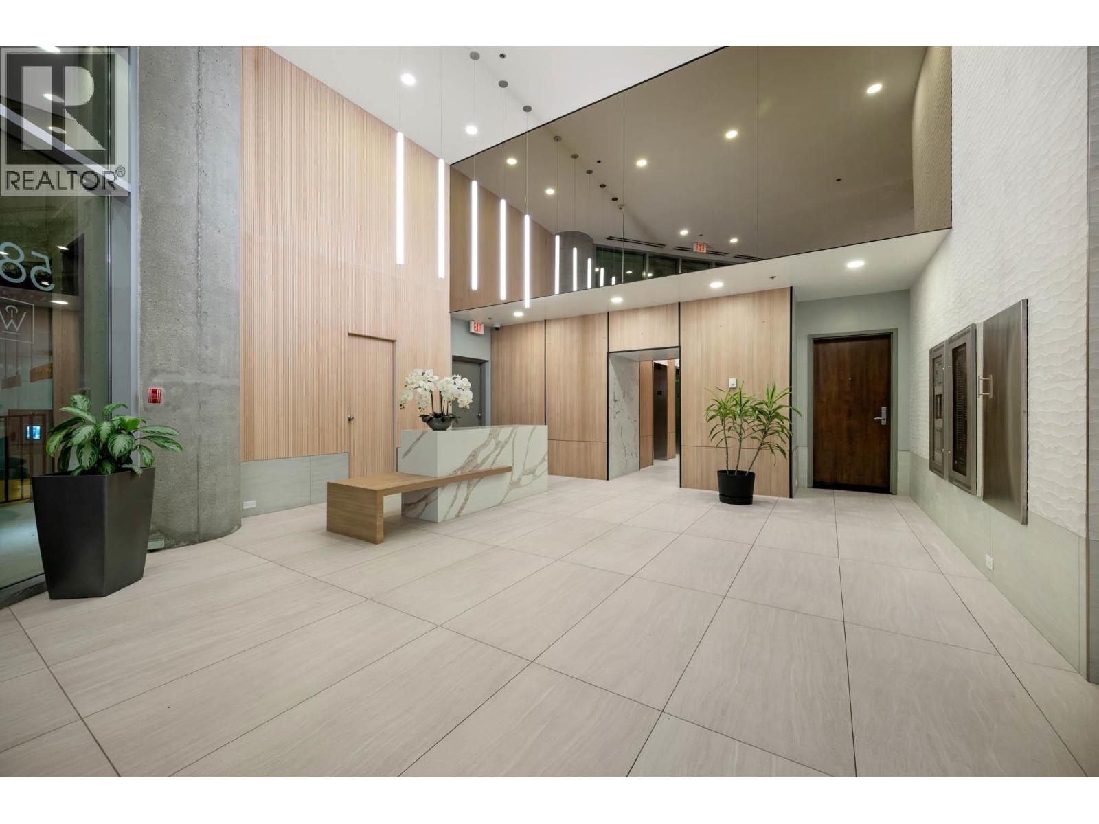 595 BEACH CRESCENT, Vancouver