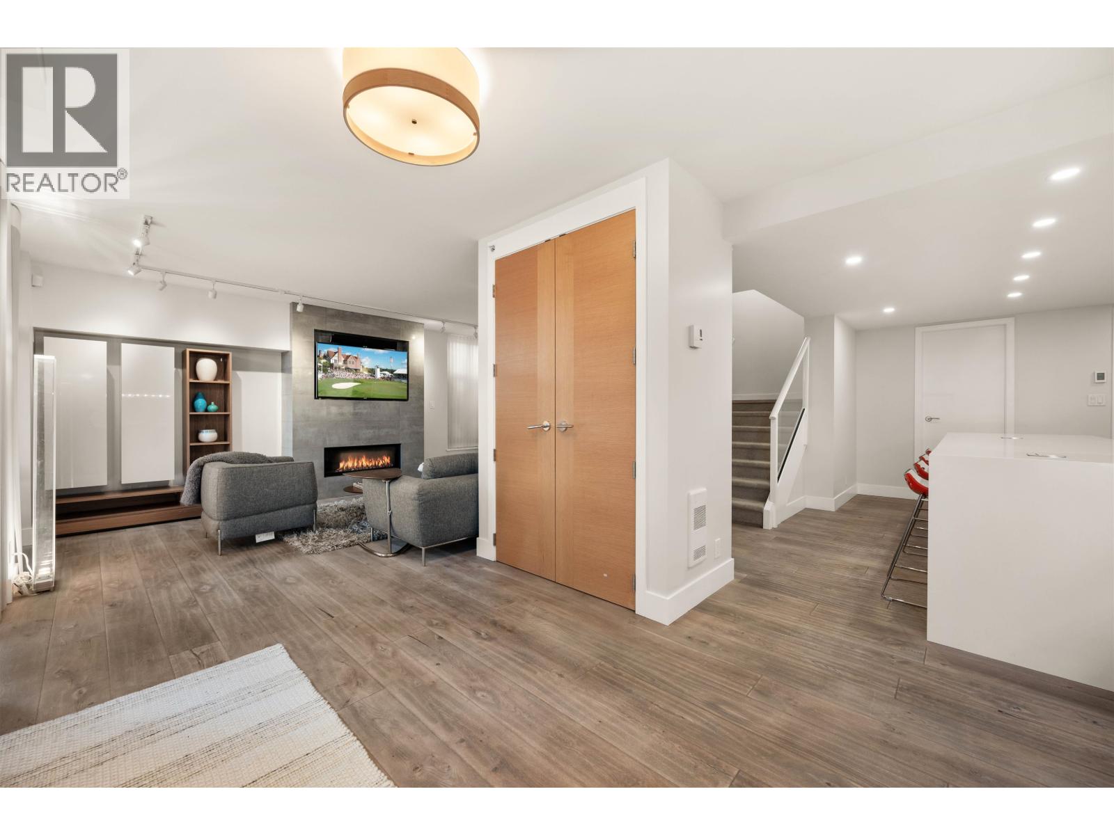 595 BEACH CRESCENT, Vancouver