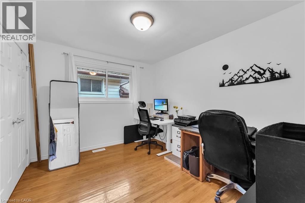 5 BURRWOOD Drive — photo 33