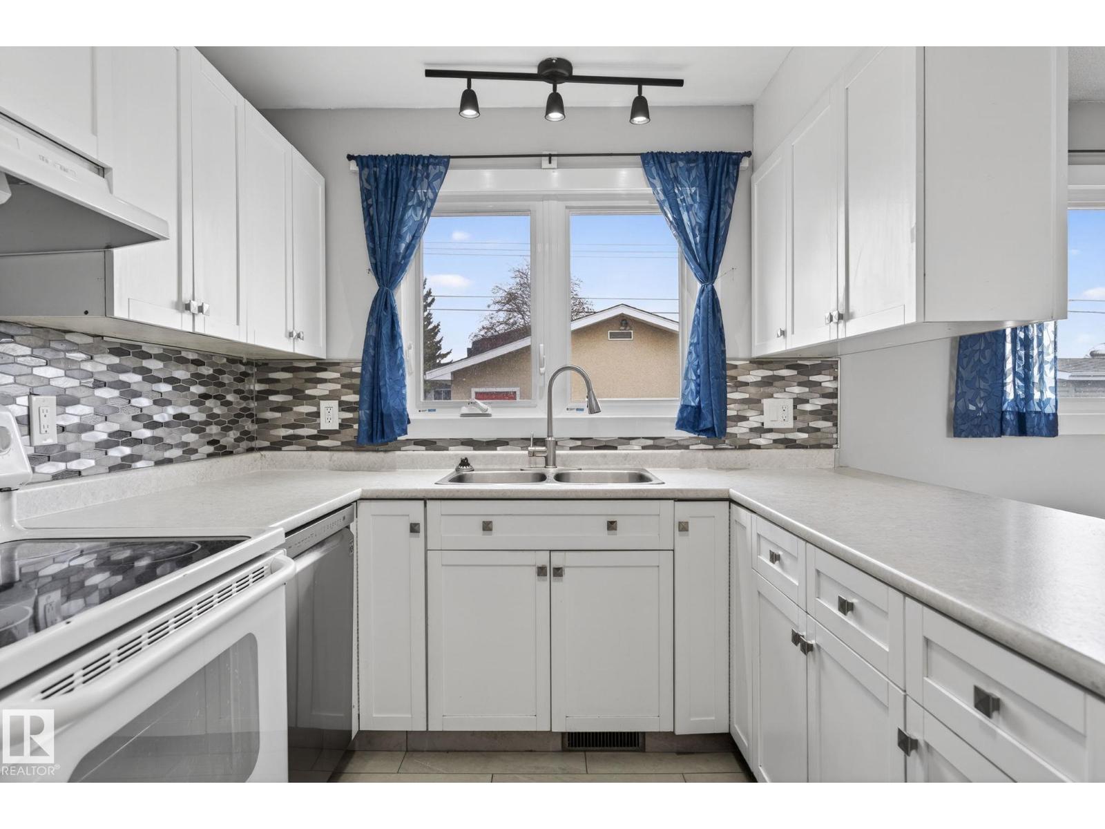 12404 50 ST NW NW, Edmonton