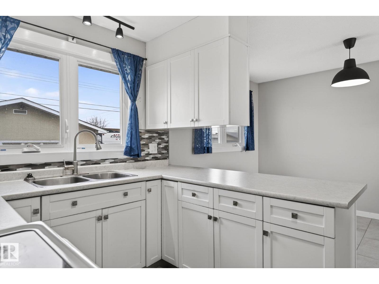 12404 50 ST NW NW, Edmonton