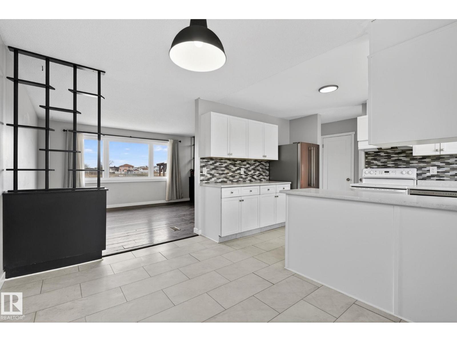 12404 50 ST NW NW, Edmonton