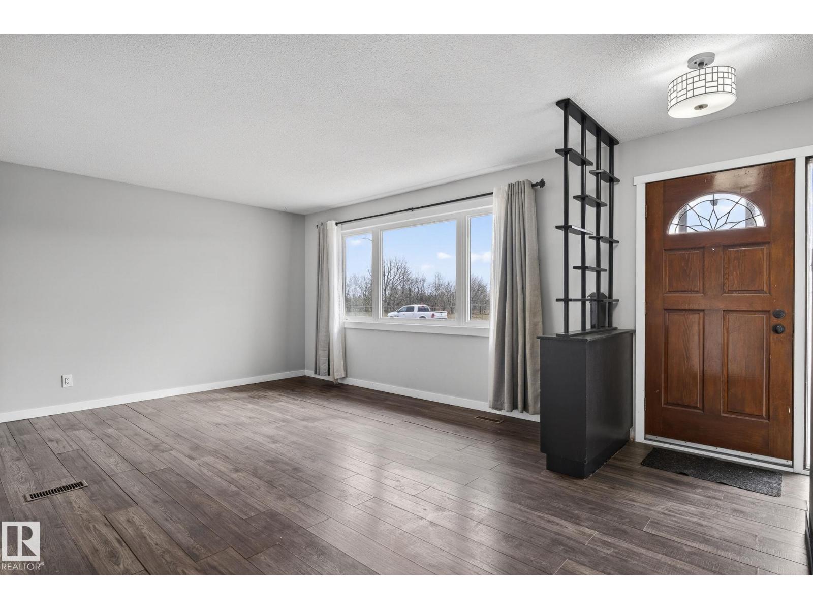 12404 50 ST NW NW, Edmonton