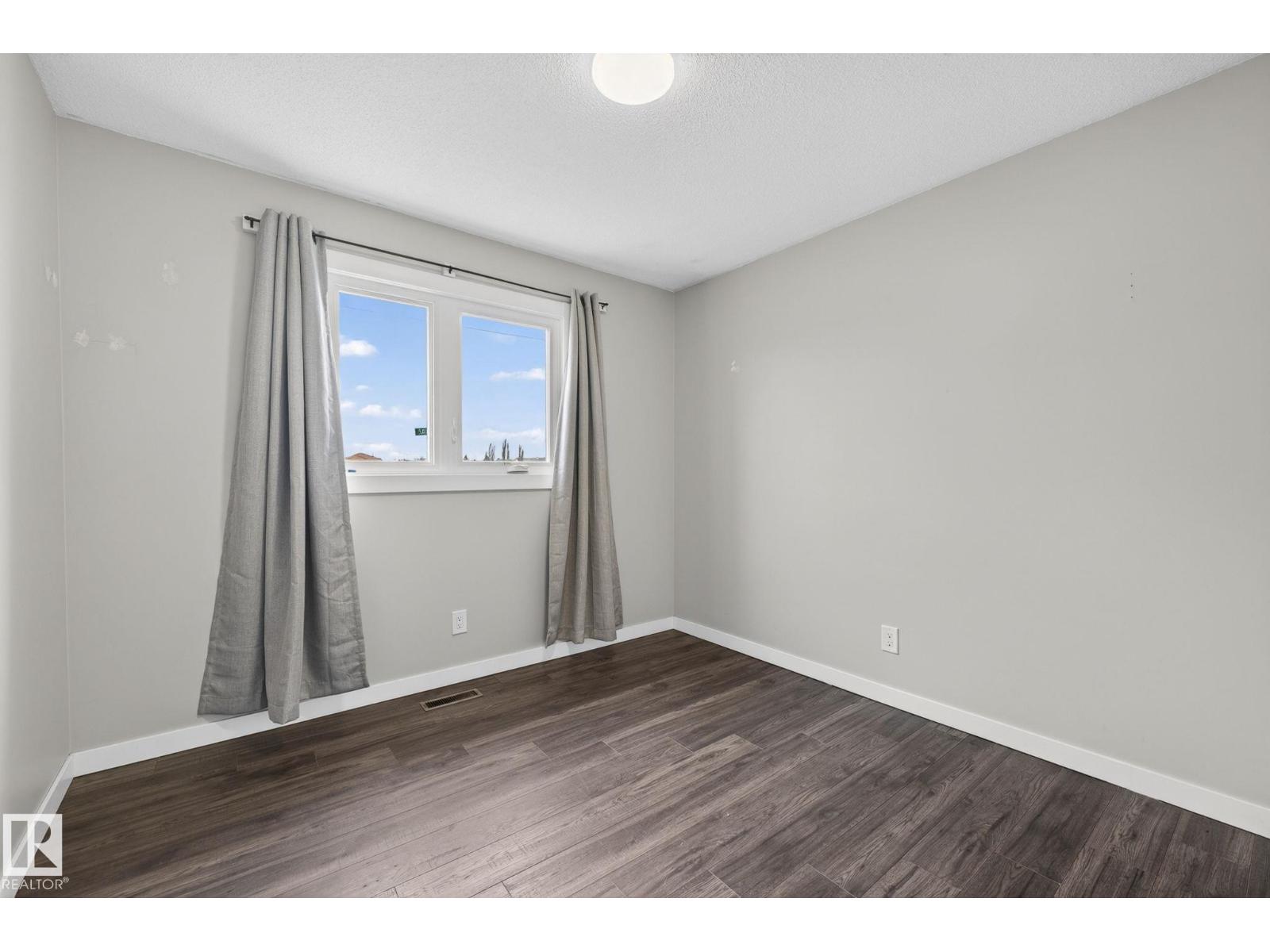 12404 50 ST NW NW, Edmonton