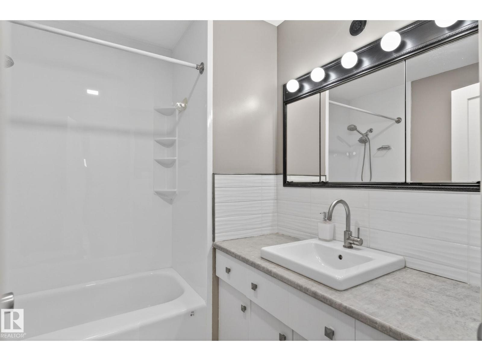 12404 50 ST NW NW, Edmonton