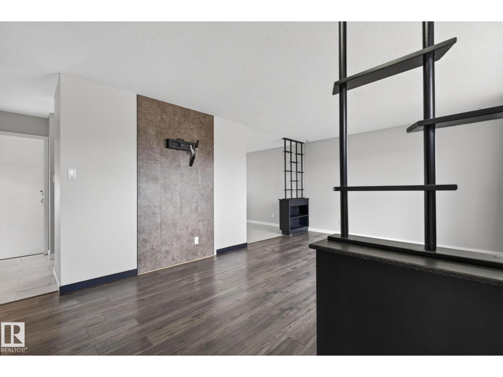 12404 50 ST NW NW, Edmonton