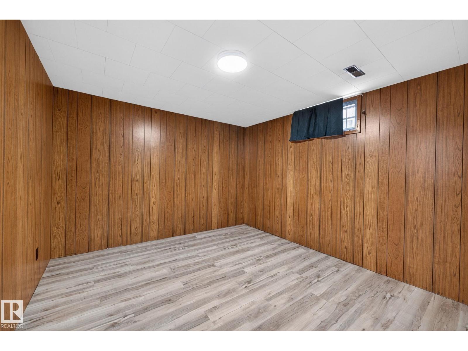 12404 50 ST NW NW, Edmonton