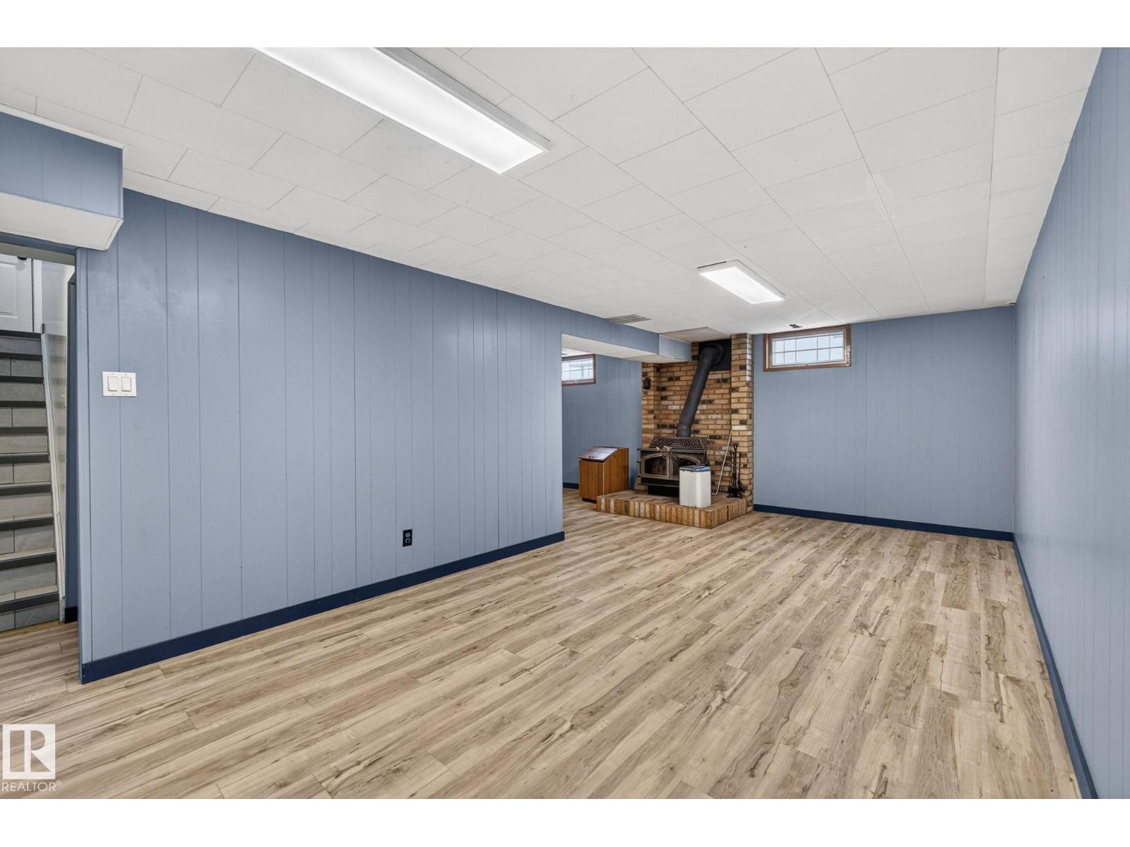 12404 50 ST NW NW, Edmonton