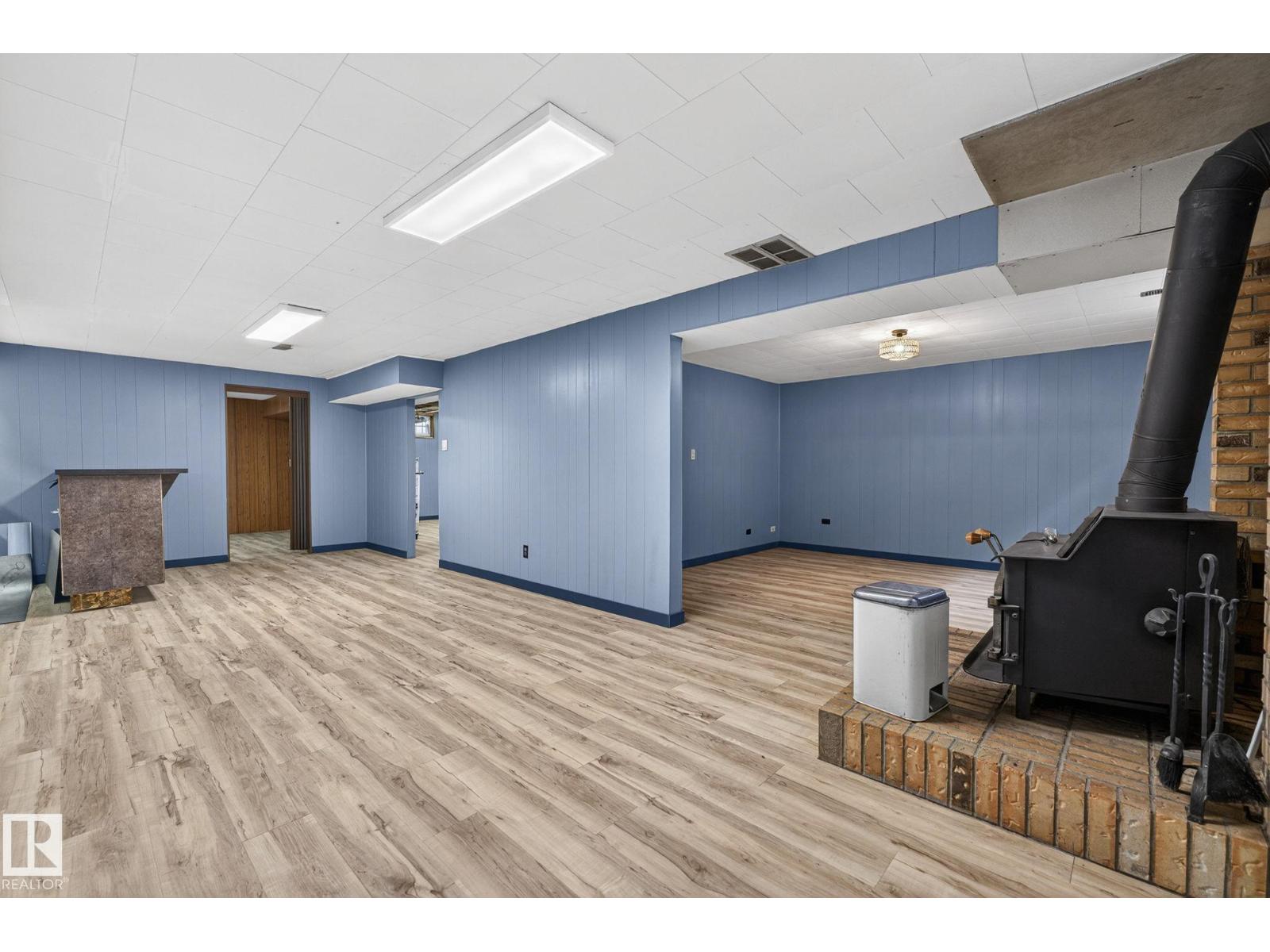 12404 50 ST NW NW, Edmonton